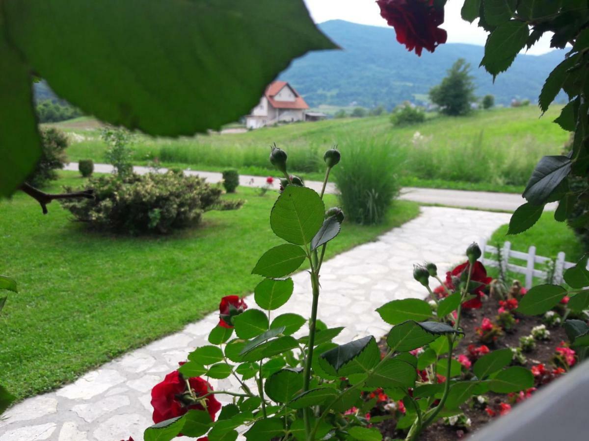 Apartment Golden Fields Smoljanac Exterior foto