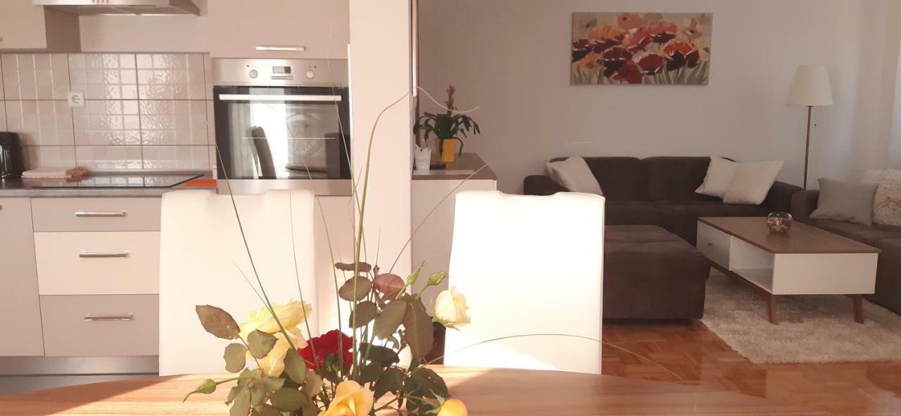 Apartment Golden Fields Smoljanac Exterior foto